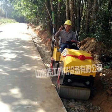 1.5噸全液壓壓路機(jī)